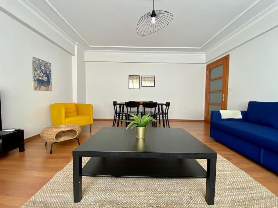 Apartment Location 3 Bedroom Flat - No6 *